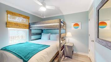 2 bedrooms, desk, iron/ironing board, WiFi