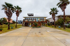 Exterior - Bay view home with WiFi, central ac, & decks - snowbirds, dogs welcome (Dauphin Island)