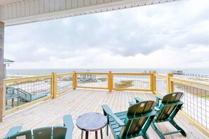 Property grounds - Beautiful beach house with WiFi, Gulf view, central AC, washer,dryer - dogs OK (Dauphin Island)