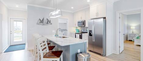 Refrigerador, microondas, horno, placa de cocina