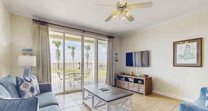 Perfect beachfront condo with pool, internet, and washer and dryer