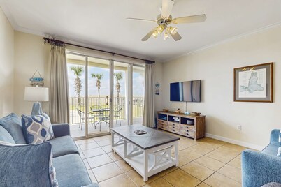 Perfect beachfront condo with pool, internet, and washer and dryer