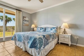 3 bedrooms, WiFi, bed sheets - Perfect beachfront condo with pool, internet, and washer and dryer (Dauphin Island)
