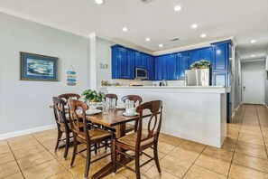 Dining - Perfect beachfront condo with pool, internet, and washer and dryer (Dauphin Island)