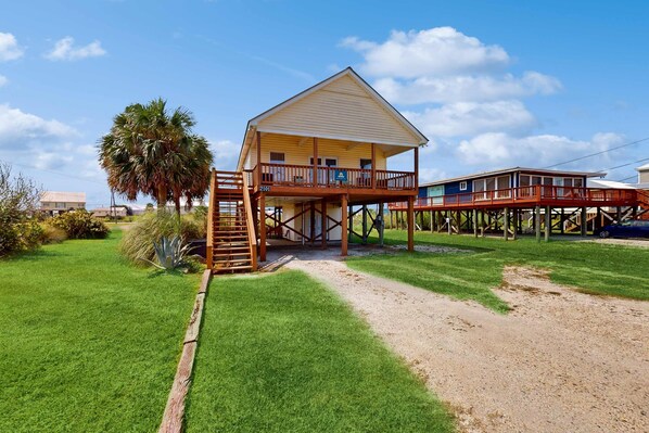 Exterior - Dog-friendly house w/canal views, balcony, private washer/dryer - close to beach (Dauphin Island)