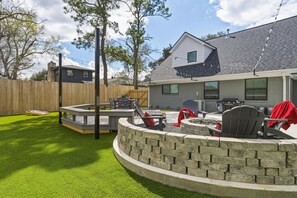 Terrace/patio - Aggie Icon | Fully Themed | 2 Miles to TAMU (College Station)