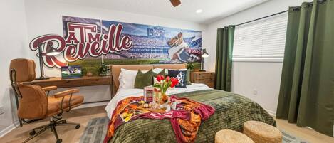 Een strijkplank/strijkijzer, wifi, beddengoed