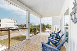 Terrace/patio - Coastal dog-friendly home with grill, balcony, & patio - short walk to the beach (Dauphin Island)