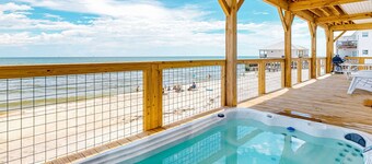Gulf Front Paradise - Swim Spa, Dolphin Spotting, and Beach at Your Doorstep