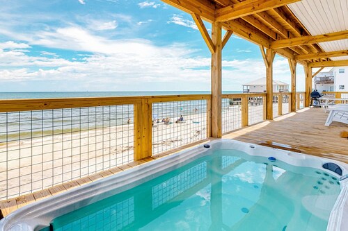 Gulf Front Paradise - Swim Spa, Dolphin Spotting, and Beach at Your Doorstep