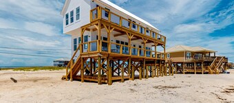 Gulf Front Paradise - Swim Spa, Dolphin Spotting, and Beach at Your Doorstep