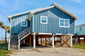 Exterior - Island Gem on the Water With Private Dock, Large Deck, Gas Grill & WiFi - Dogs OK (Dauphin Island)