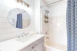 Shower, towels - Lagoon-view duplex with free WiFi, deck, & private washer/dryer - dog-friendly (Gulf Shores)