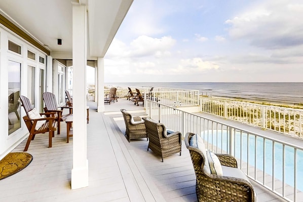 Terrace/patio - Large and Beautiful Beachfront Home with Private Pool, Central AC (Gulf Shores)