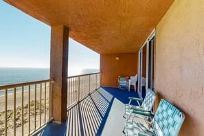 Property grounds - Beachfront Balcony with Million-Dollar Views, Shared Pool, WiFi, Washer & Dryer (Gulf Shores)