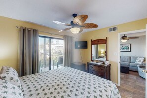 2 bedrooms, iron/ironing board, Internet, bed sheets - Tropically decorated condo in gulf-side complex w/shared pool, central AC, WiFi (Gulf Shores)