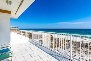Property grounds - Beautiful gulf-front beach home with sweeping views from balcony, shared pool, WiFi (Gulf Shores)