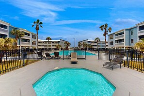 Pool - Lagoon-front Condo with Shared Pool, Pier, and Beach Access (Gulf Shores)