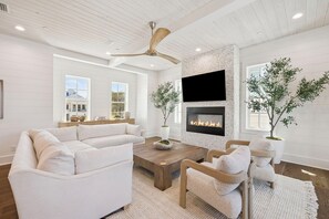 TV - Retreat at Montigo|Easy Beach Access|Private Pool|Golf Cart (Santa Rosa Beach)