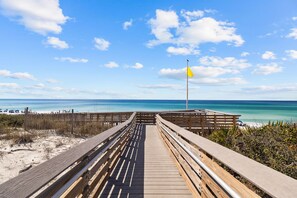 Beach nearby - Retreat at Montigo|Easy Beach Access|Private Pool|Golf Cart (Santa Rosa Beach)