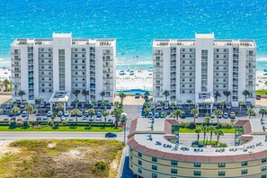 Exterior - Elegant, Gulf-front condo with amazing view, pool, covered balcony, W/D & AC (Gulf Shores)