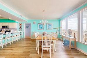 Dining - Dog-Friendly & Attractive Beach House w/Private Pool, Free WiFi, Central AC (Gulf Shores)