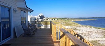 Dog friendly home with private beach, internet and washer and dryer