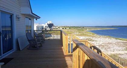 Dog friendly home with private beach, internet and washer and dryer