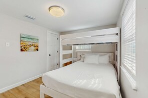 3 bedrooms, iron/ironing board, WiFi, bed sheets - Coastal home with water views, internet, and washer and dryer (Gulf Shores)