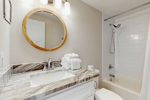 Shower, hair dryer, towels - Coastal home with water views, internet, and washer and dryer (Gulf Shores)