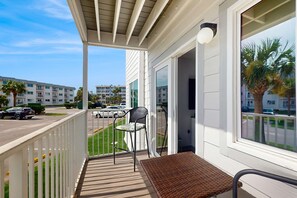 Property grounds - Beachview condo with multiple, shared pools, gym, hot tub and beach access (Gulf Shores)