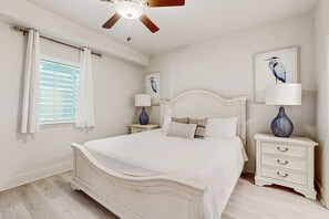 2 bedrooms, iron/ironing board, WiFi, bed sheets - Beachfront condo with pool, private balcony, and washer and dryer (Gulf Shores)