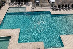 Pool - Beachfront condo with pool, private balcony, and washer and dryer (Gulf Shores)