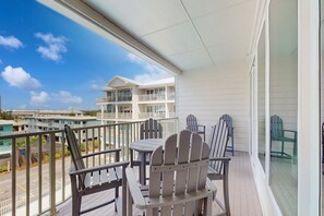 Property grounds - Beachfront condo with pool, private balcony, and washer and dryer (Gulf Shores)