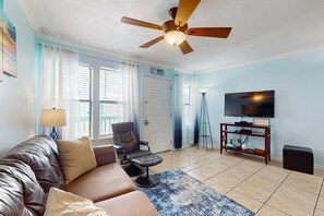 TV, offices - Coastal condo just steps from the beach w shared pool, BBQ area, WiFi, AC, W&D (Gulf Shores)