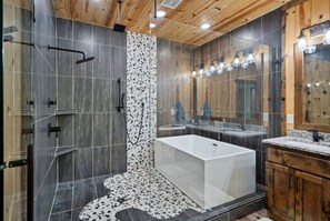 Hair dryer, towels - Forest View Cabin with Hot Tub and Game Room (Broken Bow)