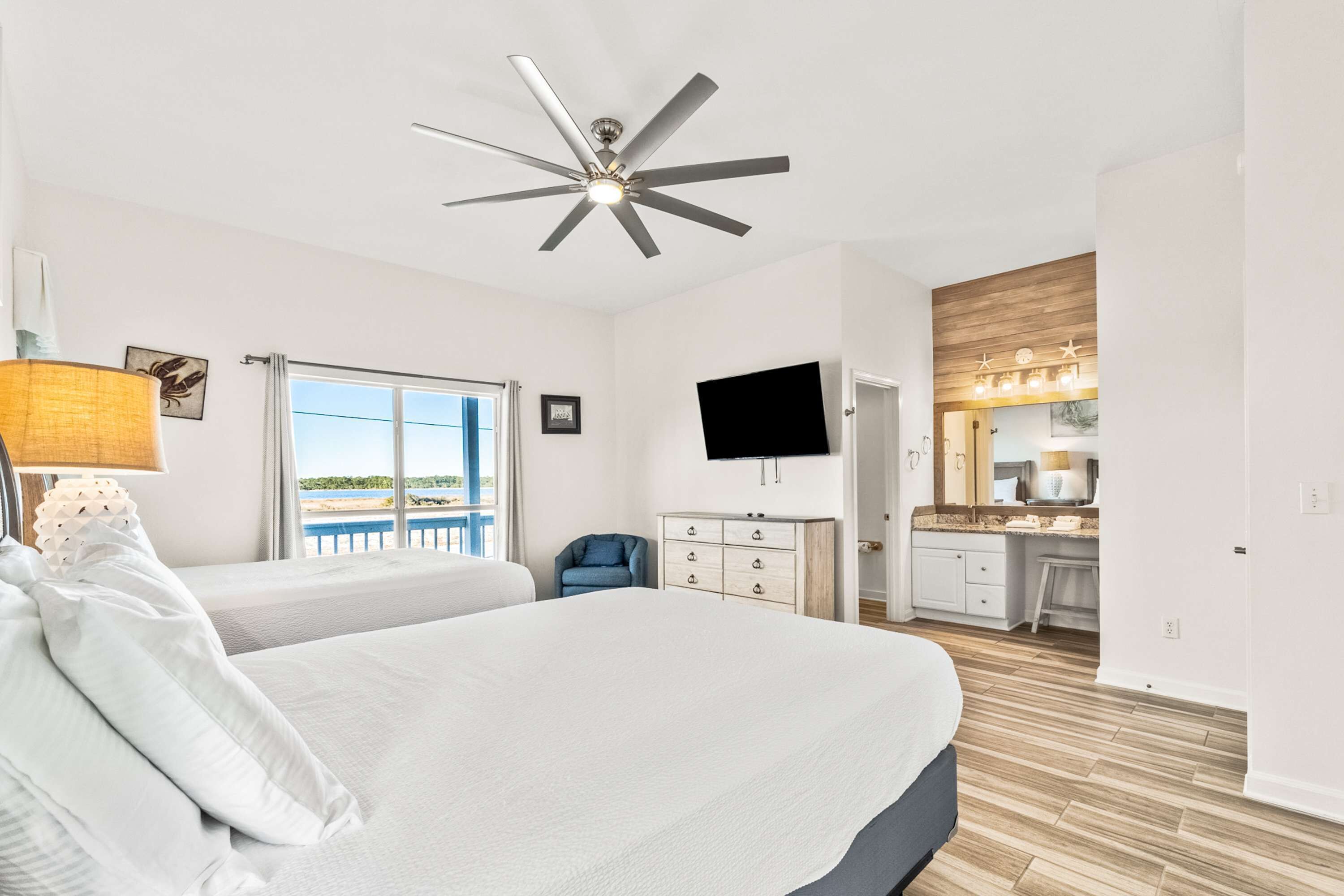 4 bedrooms, iron/ironing board, WiFi, bed sheets