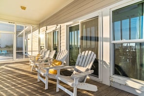 Terrace/patio - Beachfront retreat with private pool, wraparound deck & screened-in porch (Gulf Shores)