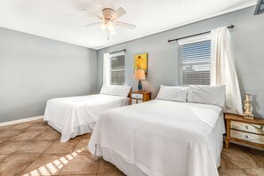 2 bedrooms, iron/ironing board, Internet, bed sheets - Convenient and Comfortable Suite in Beachfront Resort w/Shared Pool, Free WiFi (Orange Beach)