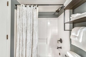 Shower, hair dryer, towels - Convenient and Comfortable Suite in Beachfront Resort w/Shared Pool, Free WiFi (Orange Beach)