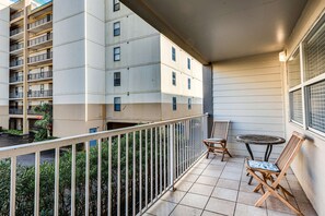 Property grounds - Convenient and Comfortable Suite in Beachfront Resort w/Shared Pool, Free WiFi (Orange Beach)
