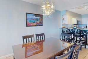 Dining - Wonderful Home on 12th Floor of Beachfront Resort w/Shared Pool & Hot Tub, WiFi (Orange Beach)