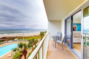 Property grounds - Excellent resort suite in beachfront location with WiFi, pool & elevator (Orange Beach)