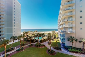 Exterior - Excellent resort suite in beachfront location with WiFi, pool & elevator (Orange Beach)