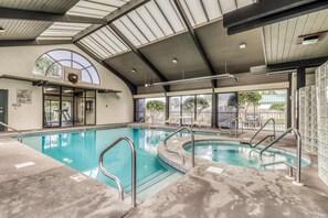 Pool - Gulf-front condo with shaded deck, AC, pools, hot tub, tennis & Gym (Orange Beach)