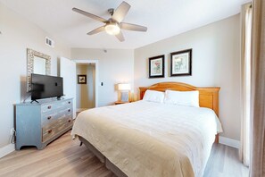 3 bedrooms, Internet, bed sheets - Gulf-front condo with shaded deck, AC, pools, hot tub, tennis & Gym (Orange Beach)
