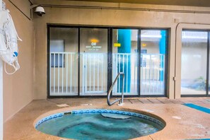Spa - Gulf-front condo with pool, hot tub, sauna, gym, AC, cable, & washer/dryer (Orange Beach)