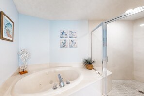 Shower, hair dryer, towels - Condo in beachfront complex with partial Gulf views, balcony, pools, & gym (Orange Beach)