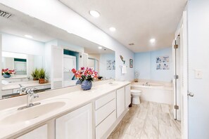 Shower, hair dryer, towels - Condo in beachfront complex with partial Gulf views, balcony, pools, & gym (Orange Beach)