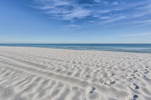 På stranden
